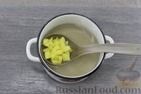 Фото приготовления рецепта: Рисовый суп с фрикадельками и брокколи - шаг №4