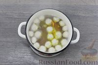 Фото приготовления рецепта: Рисовый суп с фрикадельками и брокколи - шаг №10