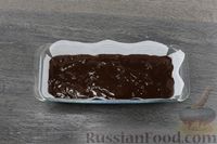 Фото приготовления рецепта: Шоколадный кекс с курагой и миндальными лепестками (без яиц) - шаг №11