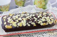 Фото приготовления рецепта: Шоколадный кекс с курагой и миндальными лепестками (без яиц) - шаг №14