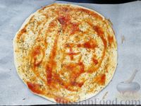 Фото приготовления рецепта: Дрожжевая пицца с двойной начинкой - шаг №15
