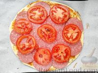 Фото приготовления рецепта: Дрожжевая пицца с двойной начинкой - шаг №16