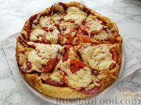 Фото приготовления рецепта: Дрожжевая пицца с двойной начинкой - шаг №19