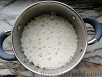Фото приготовления рецепта: Рисовая запеканка с фаршем и помидорами - шаг №7
