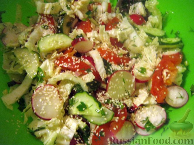Рецепт Салат овощной с редисом и семенами кунжута