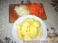 Фото приготовления рецепта: Суп с рисово-мясными фрикадельками - шаг №2