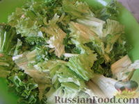 Фото приготовления рецепта: Греческий салат с оливковым маслом - шаг №5