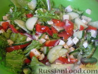 Фото приготовления рецепта: Греческий салат с оливковым маслом - шаг №6