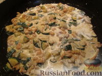 Фото приготовления рецепта: Салат с квашеной капустой, картофелем, ветчиной и солёными огурцами - шаг №2