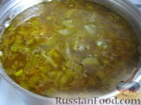 Фото приготовления рецепта: Суп из сушеных грибов с кислым огурчиком - шаг №8