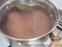 Фото приготовления рецепта: Салат из курицы с черносливом "Дамский каприз" - шаг №1