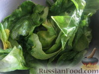 Фото приготовления рецепта: Американский салат со шпинатом и индейкой - шаг №5