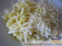 Фото приготовления рецепта: Слоеный салат с тунцом - шаг №3