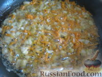 Фото приготовления рецепта: Минтай с овощами в томатном соусе - шаг №8