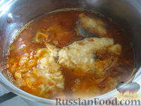 Фото приготовления рецепта: Минтай с овощами в томатном соусе - шаг №10