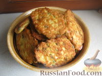Фото приготовления рецепта: Куриные оладьи с зеленью и сыром - шаг №7