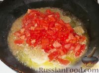 Фото приготовления рецепта: Картофельный суп-пюре с чесноком, помидорами и перцем - шаг №10