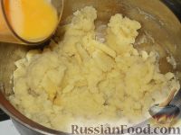 Фото приготовления рецепта: Картофельный суп-пюре с чесноком, помидорами и перцем - шаг №6