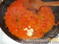 Фото приготовления рецепта: Картофельный суп-пюре с чесноком, помидорами и перцем - шаг №11
