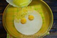 Фото приготовления рецепта: Дрожжевой пирог-плетёнка с капустой, тушенной с молоком - шаг №5