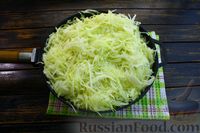 Фото приготовления рецепта: Дрожжевой пирог-плетёнка с капустой, тушенной с молоком - шаг №13