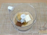 Фото приготовления рецепта: Домашняя бутербродная паста из печенья, с мёдом и пряностями - шаг №6