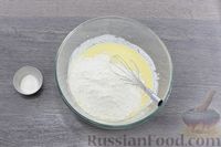 Фото приготовления рецепта: Заливной пирог с квашеной капустой и грибами (на сметане) - шаг №11