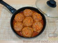 Фото приготовления рецепта: Гречаники с курицей, тушенные в томатном соусе - шаг №16