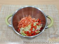 Фото приготовления рецепта: Рыбный суп из минтая с овощами - шаг №4