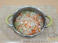 Фото приготовления рецепта: Рыбный суп из минтая с овощами - шаг №5
