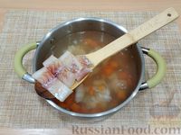 Фото приготовления рецепта: Рыбный суп из минтая с овощами - шаг №8