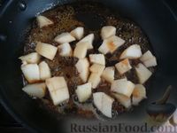 Фото приготовления рецепта: Рисовая каша с маковым молоком и карамелизированными яблоками - шаг №11