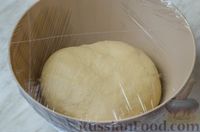 Фото приготовления рецепта: Дрожжевые пирожки с капустой и грибами (в духовке) - шаг №8