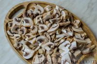 Фото приготовления рецепта: Дрожжевые пирожки с капустой и грибами (в духовке) - шаг №11