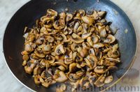 Фото приготовления рецепта: Дрожжевые пирожки с капустой и грибами (в духовке) - шаг №12