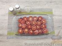 Фото приготовления рецепта: Филе минтая, запечённое с помидорами и луком - шаг №9