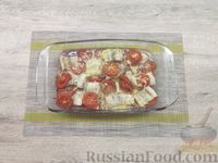 Фото приготовления рецепта: Филе минтая, запечённое с помидорами и луком - шаг №11
