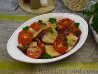 Фото приготовления рецепта: Филе минтая, запечённое с помидорами и луком - шаг №14