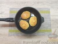 Фото приготовления рецепта: Картофельные пирожки с колбасой и сыром - шаг №12