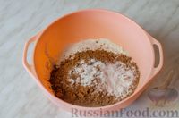 Фото приготовления рецепта: Шоколадный пирог с молочной пропиткой и кремом из сгущёнки - шаг №4