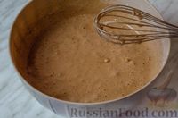 Фото приготовления рецепта: Шоколадный пирог с молочной пропиткой и кремом из сгущёнки - шаг №6