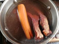 Фото приготовления рецепта: Суп с копчёными рёбрышками и фасолью - шаг №4