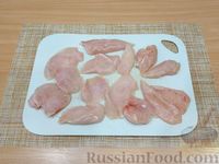 Фото приготовления рецепта: Отбивные из куриного филе в томатном кляре - шаг №2