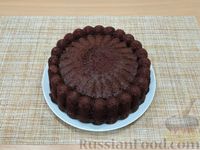 Фото приготовления рецепта: Шоколадный торт с вишней и сметанным кремом (в микроволновке) - шаг №10