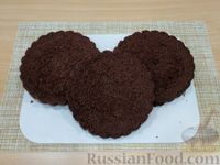 Фото приготовления рецепта: Шоколадный торт с вишней и сметанным кремом (в микроволновке) - шаг №11