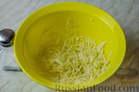 Фото приготовления рецепта: Сосиски в лаваше с капустой - шаг №3