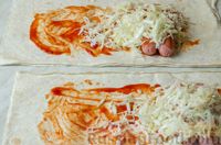 Фото приготовления рецепта: Сосиски в лаваше с капустой - шаг №7