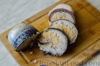 Фото приготовления рецепта: Запечённый рулет из скумбрии с рисом и сыром - шаг №11