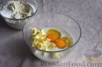 Фото приготовления рецепта: Дрожжевые пирожки с курицей, на молоке и сливочном масле (в духовке) - шаг №5