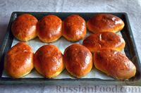 Фото приготовления рецепта: Дрожжевые пирожки с курицей, на молоке и сливочном масле (в духовке) - шаг №16